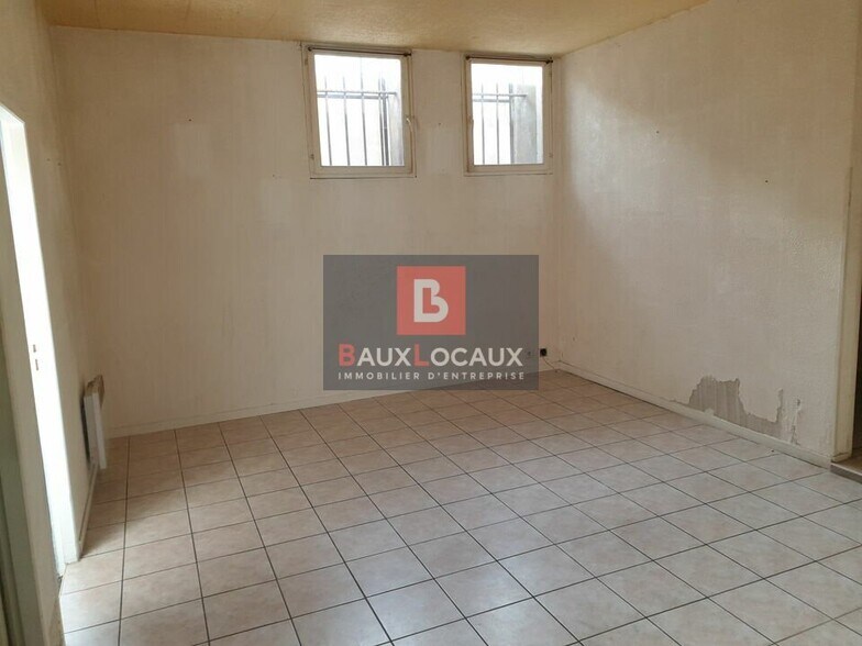Retail in Salon-de-Provence for lease - Interior Photo - Image 2 of 3