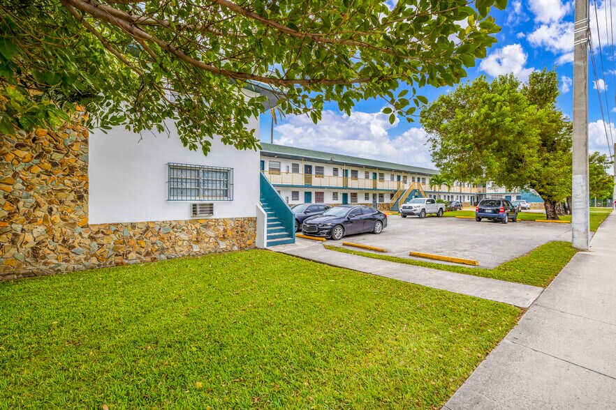 2629 NW 17th Ave, Miami, FL à vendre - Photo du bâtiment - Image 1 de 59