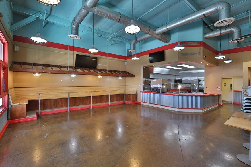 523-593 E Main St, Ventura, CA à louer - Photo intérieure - Image 2 de 11