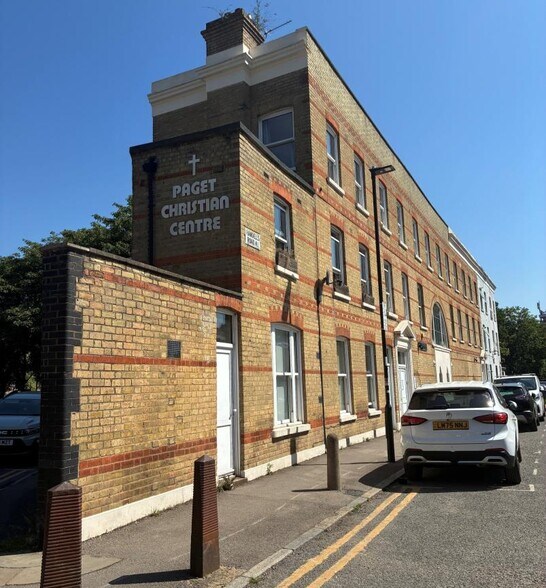 18 - 26 Randells Rd, Londres à vendre - Photo du bâtiment - Image 2 de 2