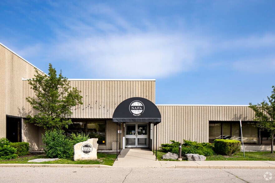 65 Skyway Ave, Toronto, ON à vendre - Photo du bâtiment - Image 3 de 3