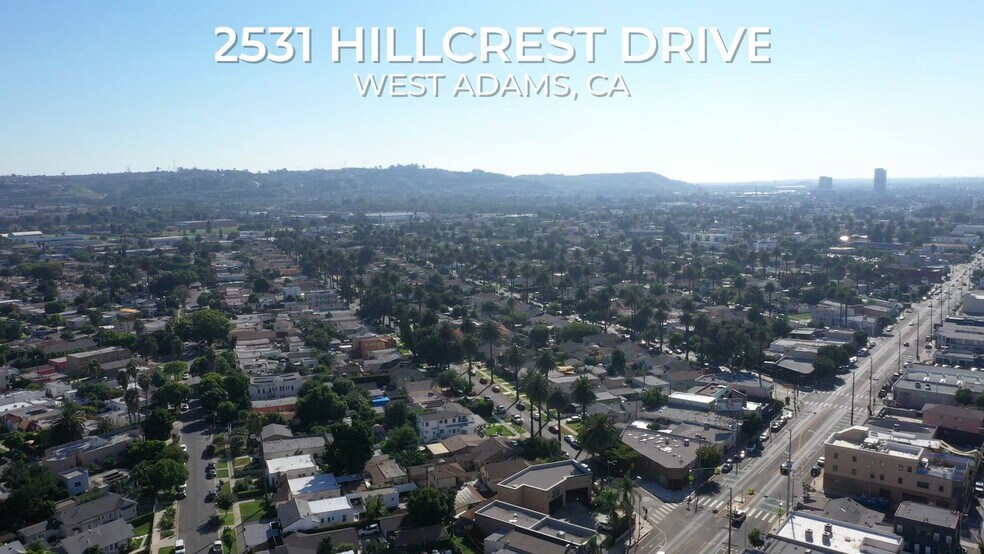 2531 Hillcrest Dr, Los Angeles, CA à vendre - Vidéo sur l’inscription commerciale - Image 2 de 9