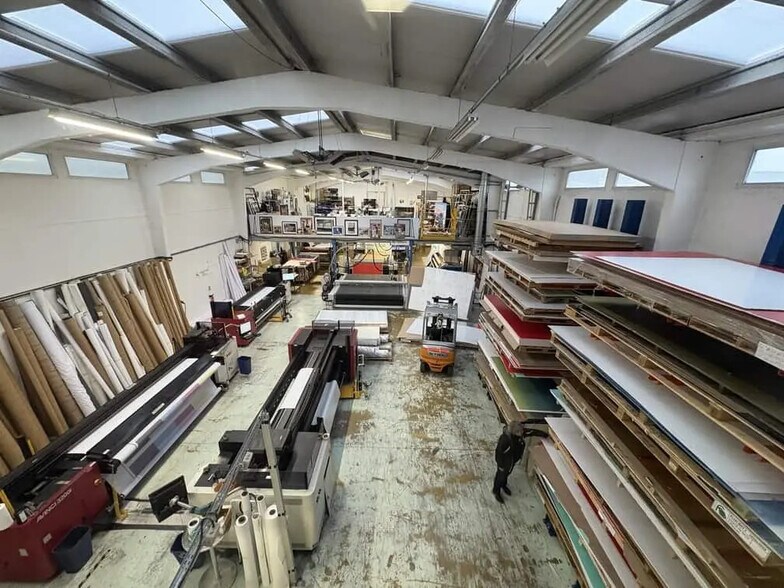 Industriel dans Argenteuil à louer - Photo intérieure - Image 1 de 6