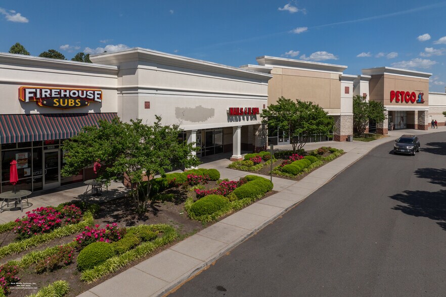 Staples Mill Rd, Richmond, VA à louer - Photo du bâtiment - Image 3 de 5