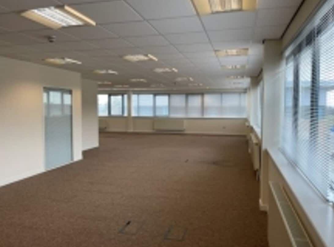 Lakeside Dr, Newport à louer Photo intérieure- Image 1 de 3