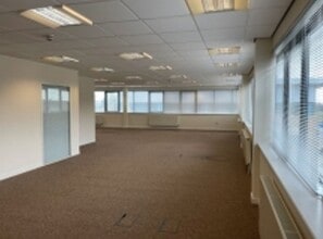 Lakeside Dr, Newport à louer Photo intérieure- Image 2 de 3