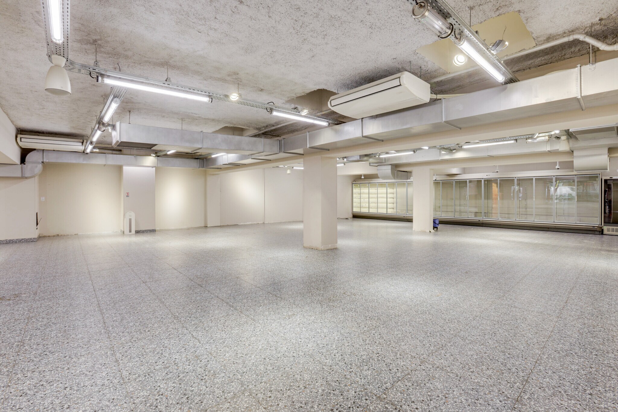 Avenue Daumesnil, Paris for lease Building Photo- Image 1 of 10