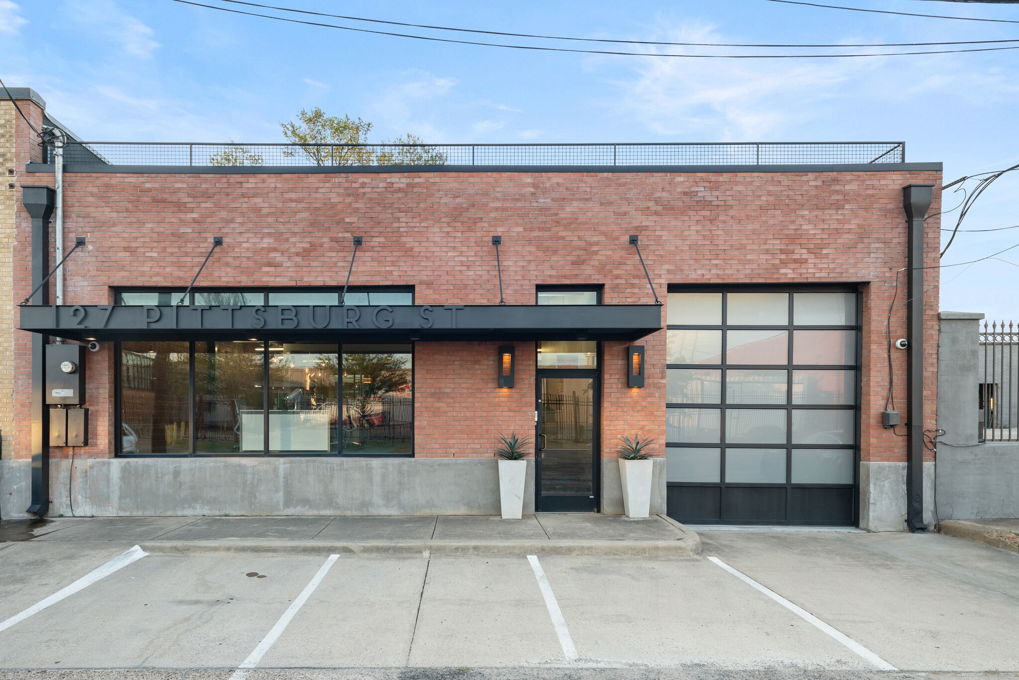 127 Pittsburg St, Dallas, TX for lease Primary Photo- Image 1 of 48