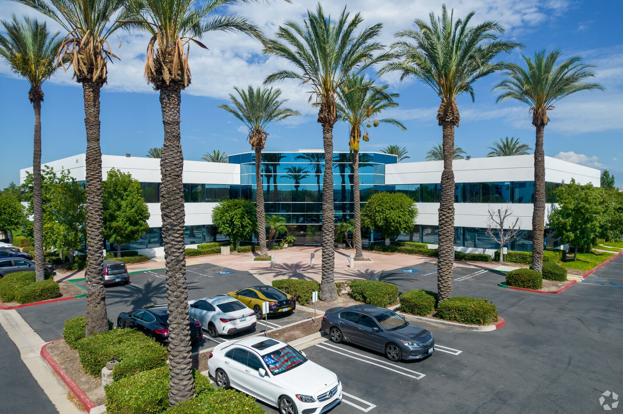 495 E Rincon St, Corona, CA à louer Photo du bâtiment- Image 1 de 13