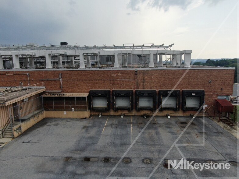 2525 N 12th St, Reading, PA à louer - Photo du bâtiment - Image 2 de 5