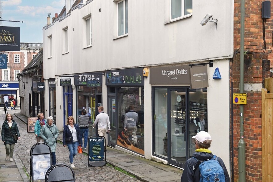 23-25 Chapel Street portfolio of 2 properties for sale on LoopNet.ca - Building Photo - Image 3 of 5