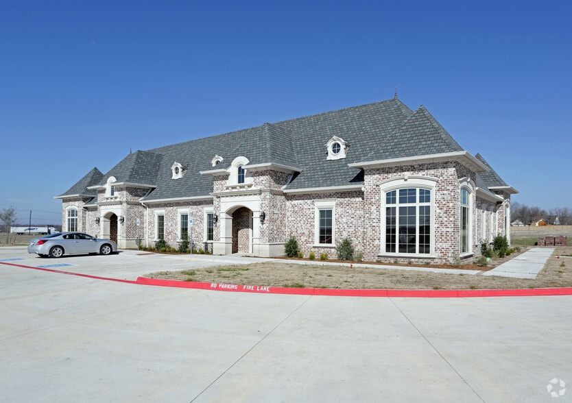 115 Park Place Blvd, Waxahachie, TX à vendre - Photo principale - Image 1 de 8