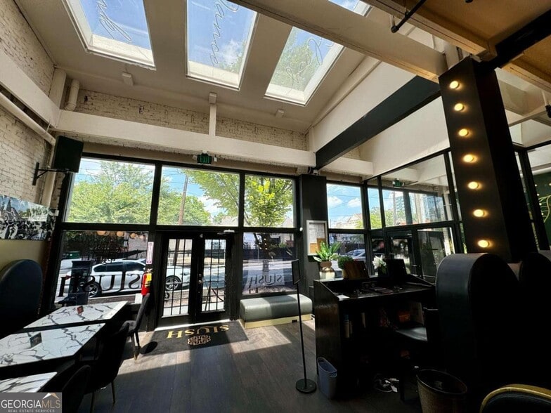 327 Edgewood Ave SE, Atlanta, GA for sale - Interior Photo - Image 2 of 8