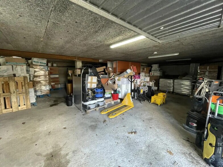 Local d'activités dans Linas à vendre - Photo du bâtiment - Image 2 de 14
