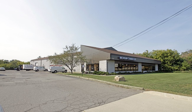 Plus de détails pour 45285-45319 Grand River Ave, Novi, MI - Industriel à louer