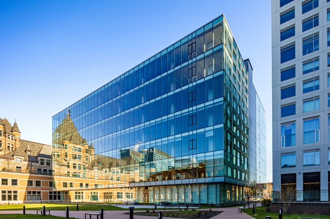 More details for 700 Rue Saint-Hubert, Montréal, QC - Office for Lease