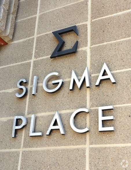 12120 106th Ave NW, Edmonton, AB à vendre - Photo du bâtiment - Image 3 de 3