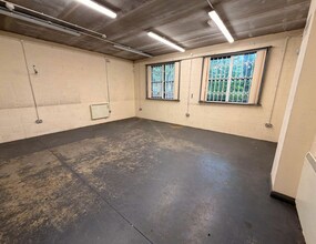 Park Ln, Nottingham for lease Interior Photo- Image 2 of 4