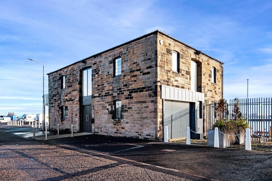 21 Lochinvar Dr, Edinburgh for sale - Primary Photo - Image 1 of 4