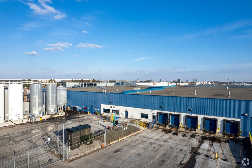 35 Regan Rd, Brampton, ON for lease - Building Photo - Image 3 of 5