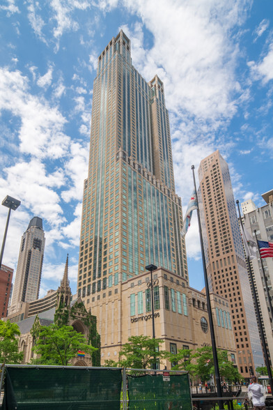 900 N Michigan Ave, Chicago, IL à louer - Photo du bâtiment - Image 1 de 5