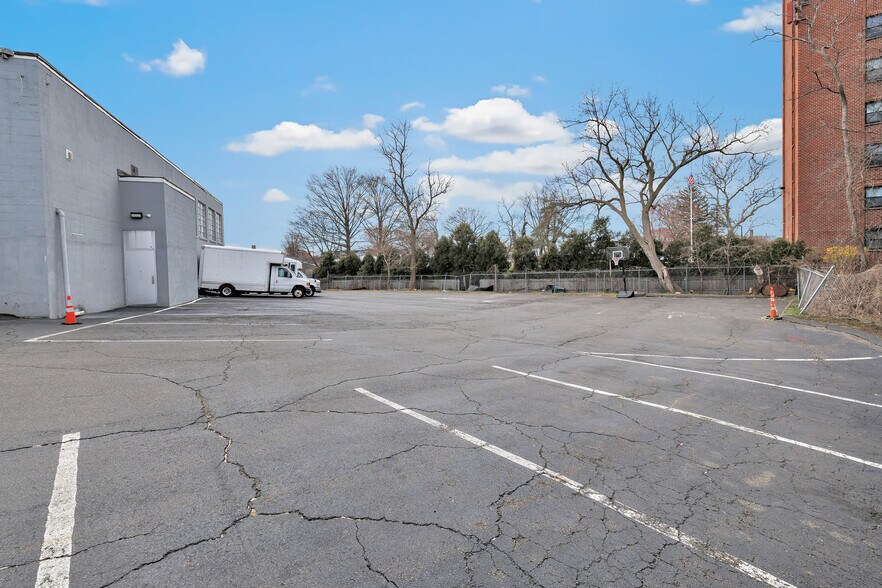 35-69 Benham Ave, Bridgeport, CT for lease - Building Photo - Image 3 of 35