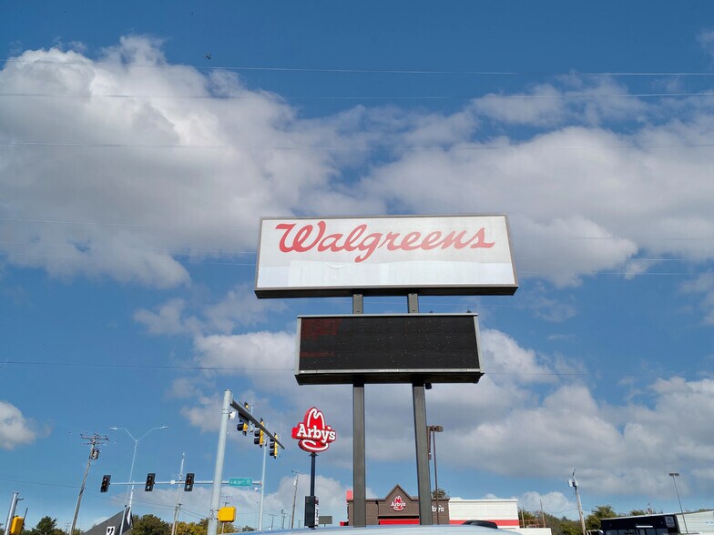 6000 S Pennsylvania Ave, Oklahoma City, OK à louer - Photo du bâtiment - Image 2 de 4