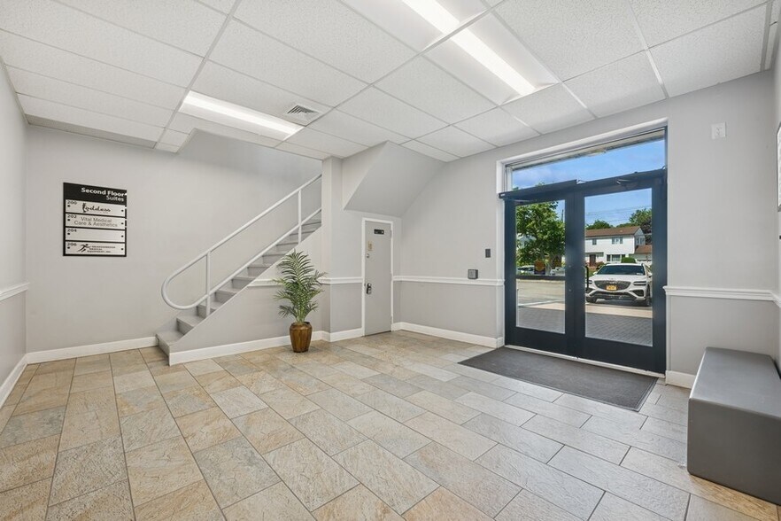 2201-2211 Merrick Rd, Merrick, NY à louer - Photo intérieure - Image 3 de 18