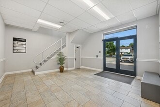 2201-2211 Merrick Rd, Merrick, NY for lease Interior Photo- Image 2 of 13