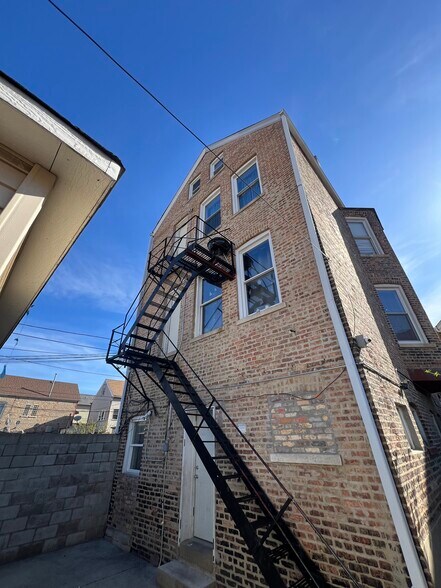 2318 S Homan Ave, Chicago, IL à vendre - Photo du bâtiment - Image 3 de 24