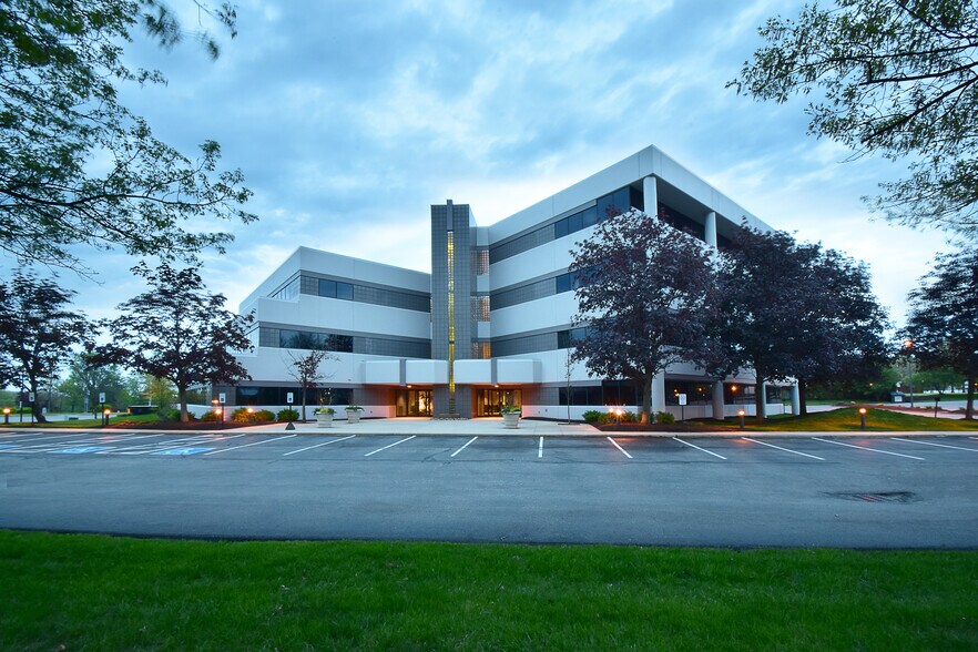 3560 W Market St, Akron, OH à louer - Photo du bâtiment - Image 3 de 4