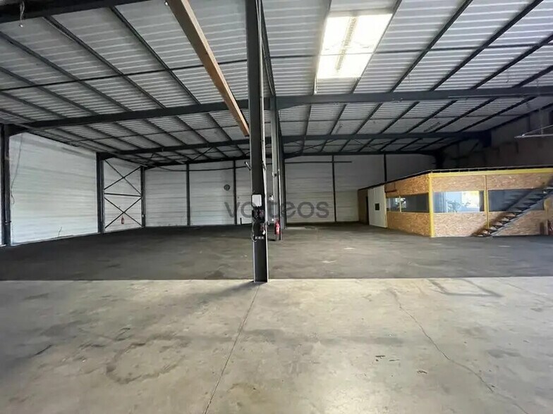 Flex in Mondouzil for lease - Interior Photo - Image 2 of 6