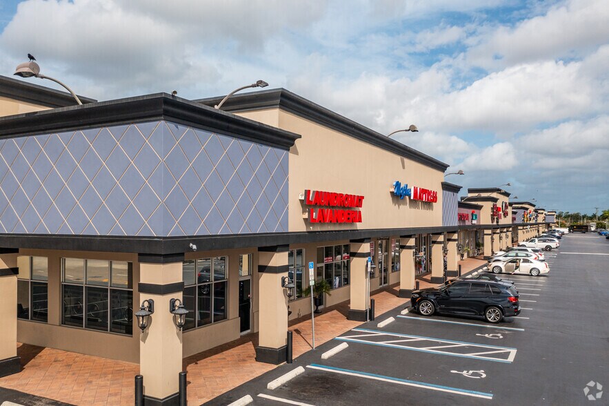 11502-11572 Tamiami Trl E, Naples, FL à louer - Photo du bâtiment - Image 1 de 16