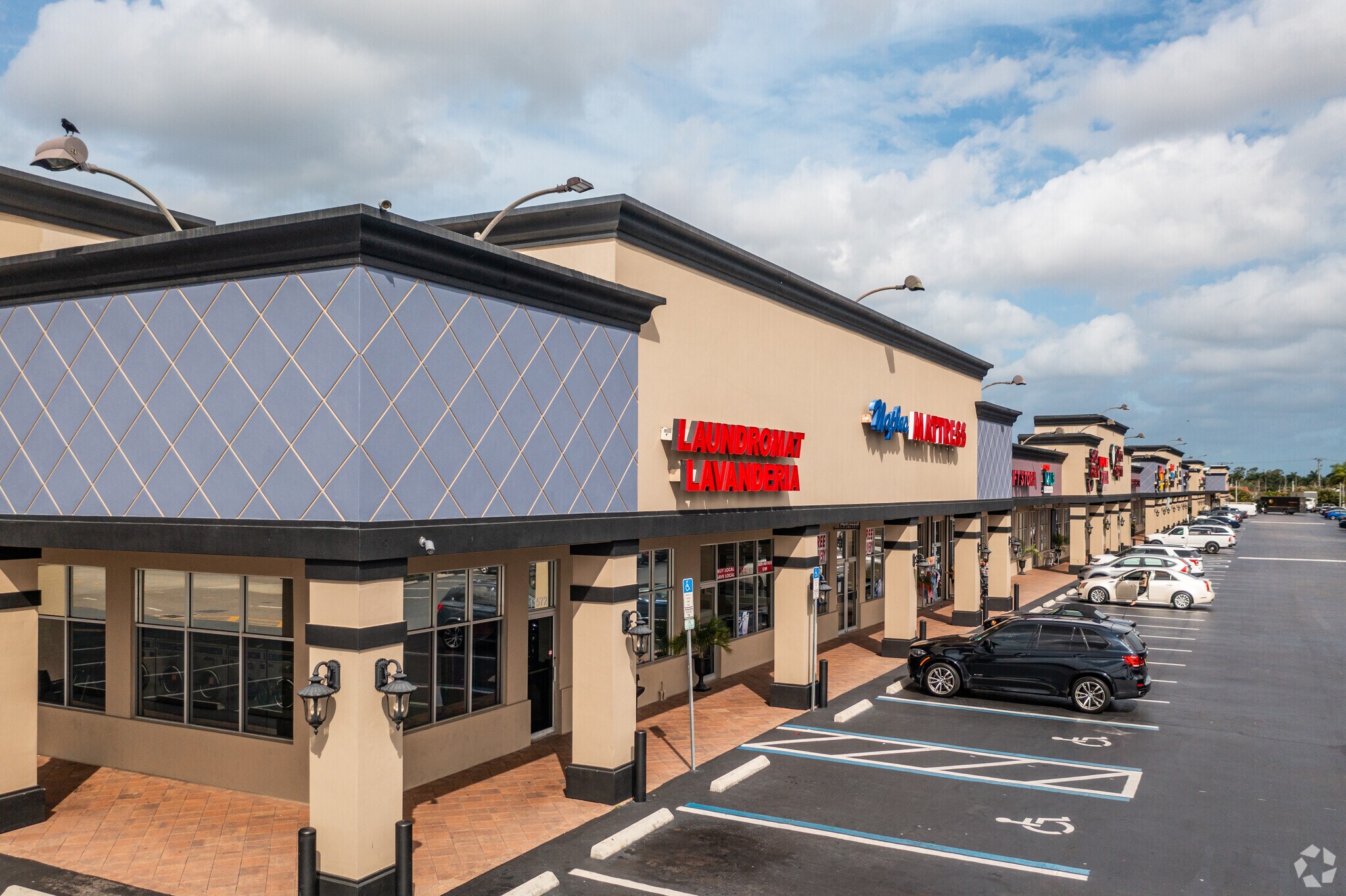 11502-11572 Tamiami Trl E, Naples, FL à louer Photo du bâtiment- Image 1 de 17