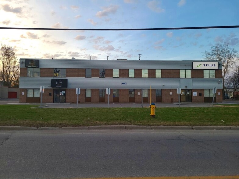 1600 Laperriere Ave, Ottawa, ON à louer - Photo du bâtiment - Image 1 de 4