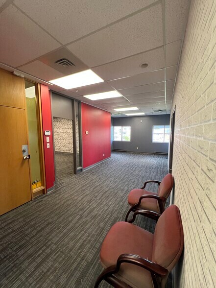 643-675 Boul Curé-Labelle, Laval, QC à louer - Photo du bâtiment - Image 3 de 23