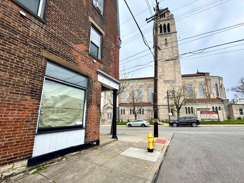 335 W McMillan St, Cincinnati, OH à louer - Photo du bâtiment - Image 2 de 9