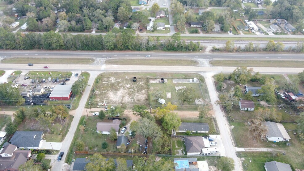 105 Orange St, Cleveland, TX à vendre - Photo du bâtiment - Image 2 de 3