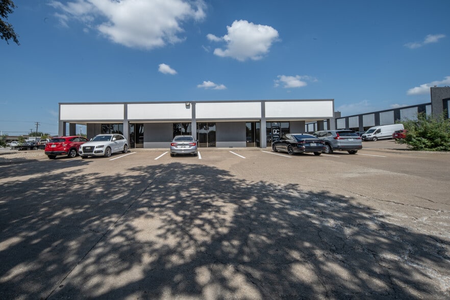 14934 Webb Chapel Rd, Farmers Branch, TX à louer - Photo du bâtiment - Image 3 de 15