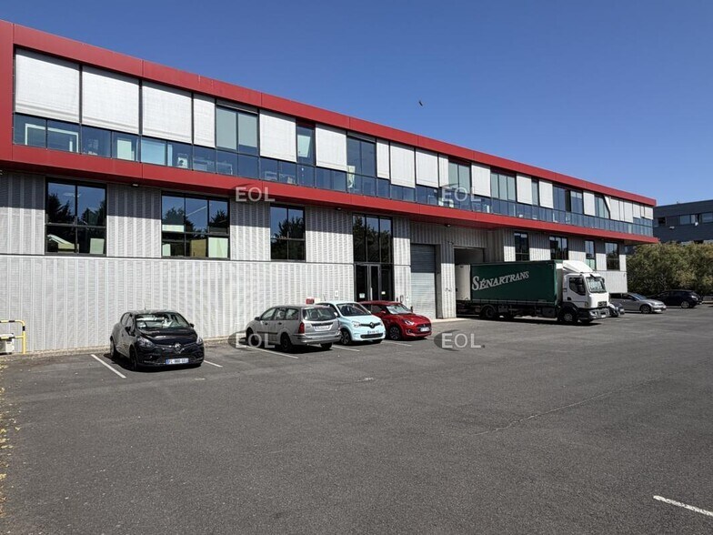 Flex dans Gennevilliers à louer - Photo du bâtiment - Image 2 de 13