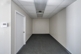 4850 Collins Rd, Jacksonville, FL for lease Interior Photo- Image 2 of 3