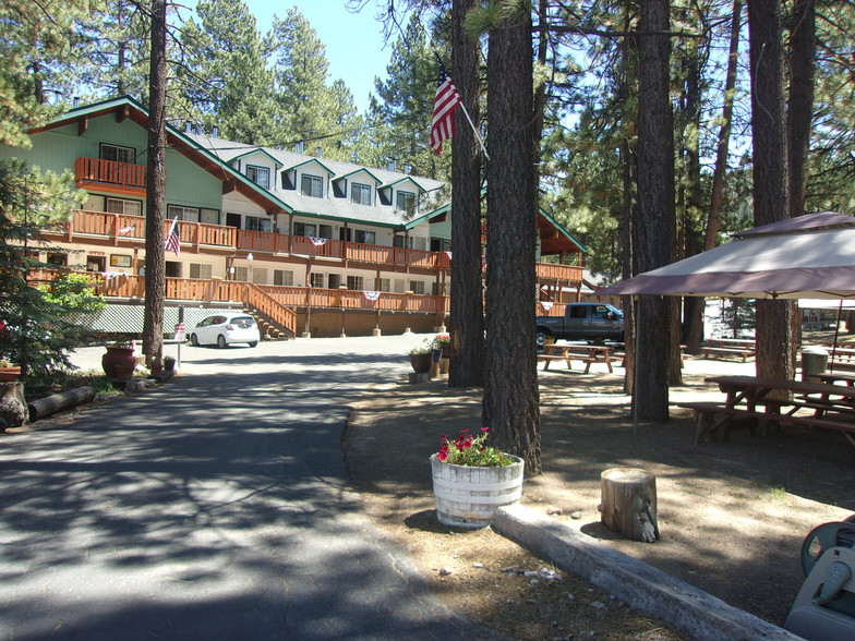 40994 NW Pennsylvania Ave, Big Bear Lake, CA à vendre - Photo du bâtiment - Image 1 de 1