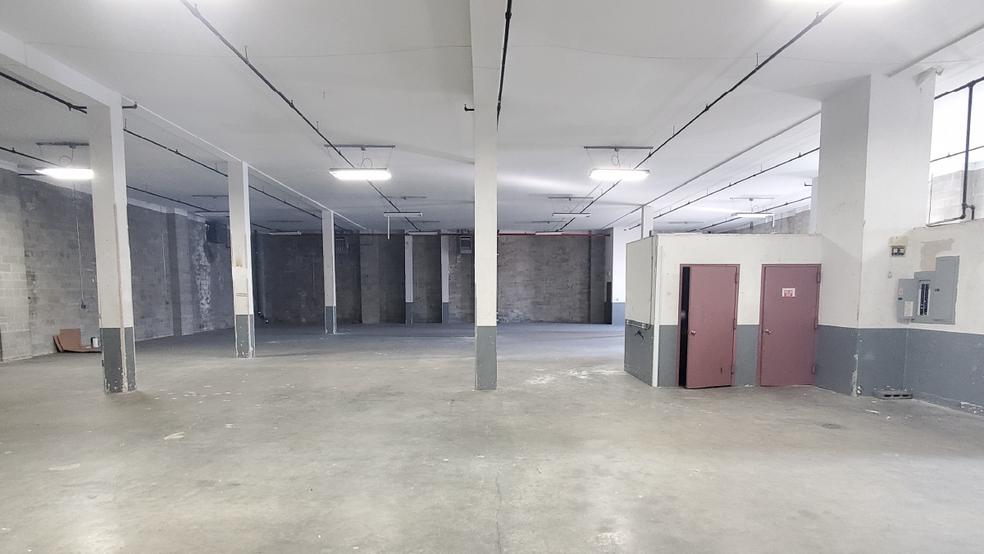 255 47th St, Brooklyn, NY for lease - Building Photo - Image 3 of 4