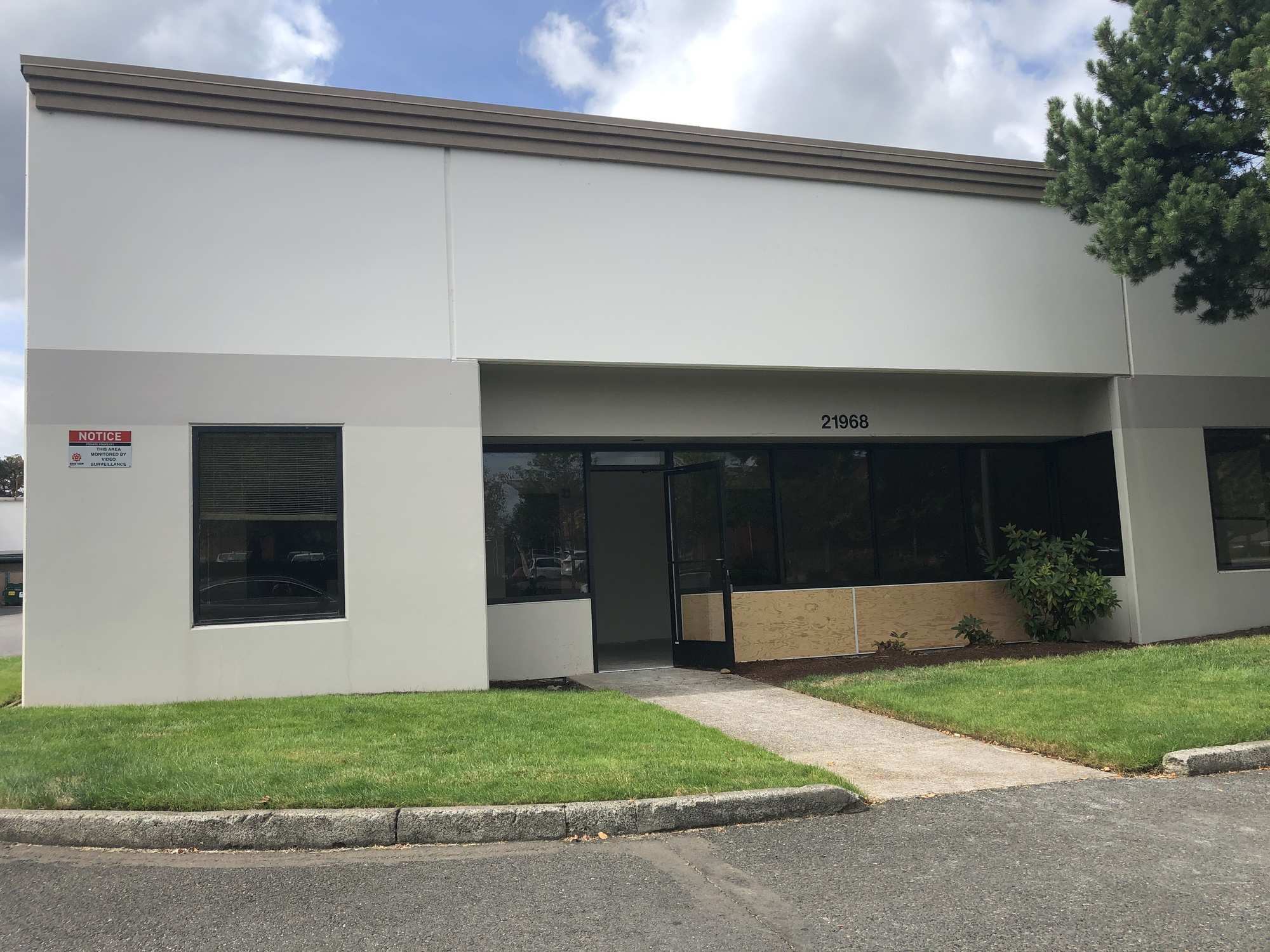 21910-21968 NE Glisan St, Gresham, OR for lease Building Photo- Image 1 of 1