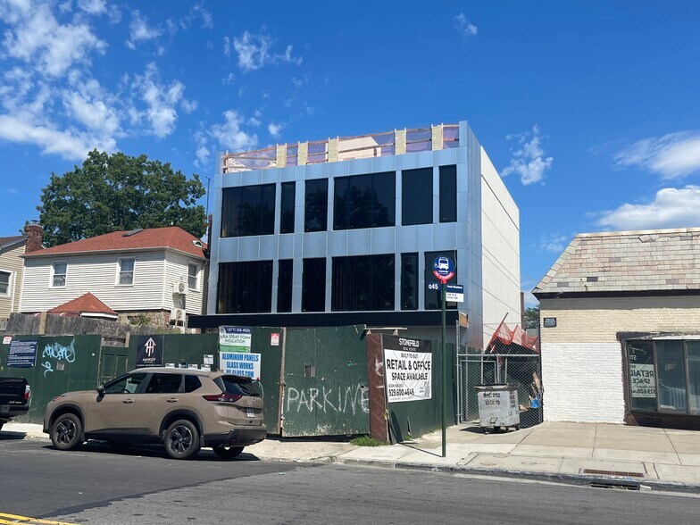 7559 188th St, Fresh Meadows, NY à vendre - Photo du bâtiment - Image 1 de 1