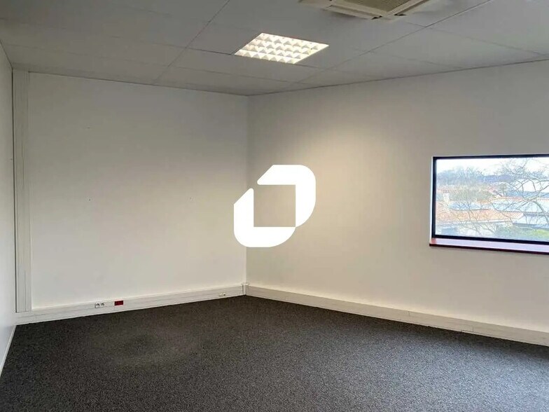 Office in Mérignac for lease - Building Photo - Image 3 of 18