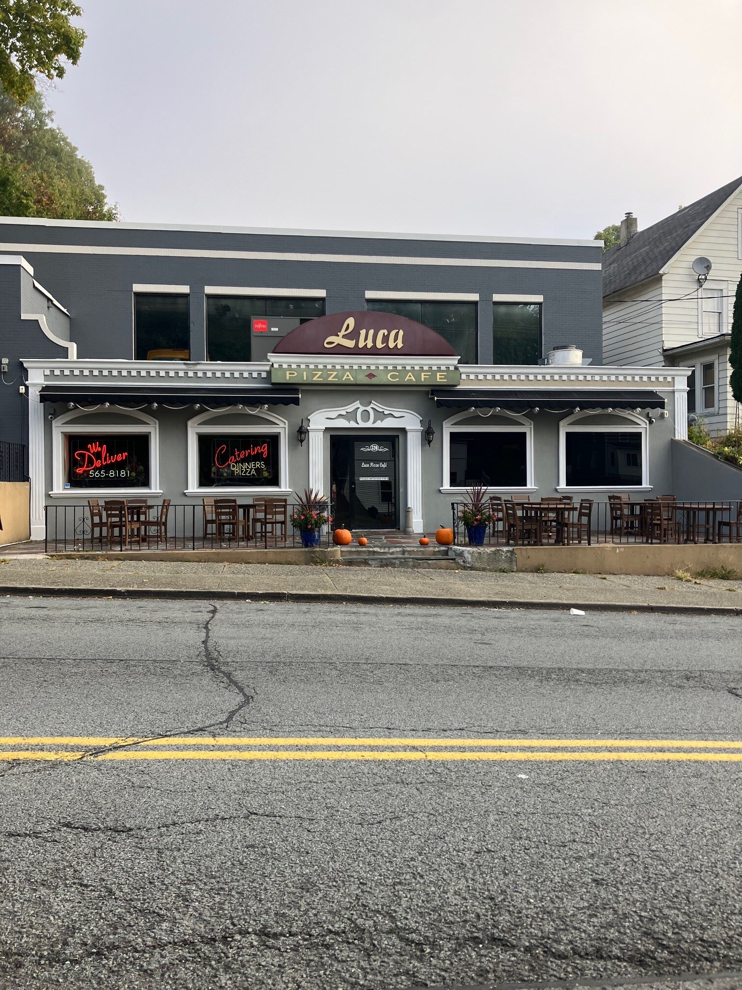 Newburgh Commercial Property Assemblage portefeuille de 3 propriétés à vendre sur LoopNet.ca Photo du bâtiment- Image 1 de 12