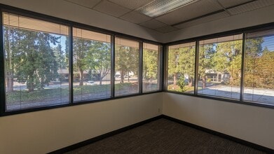 4002-4014 148th Ave NE, Redmond, WA for lease Interior Photo- Image 2 of 3