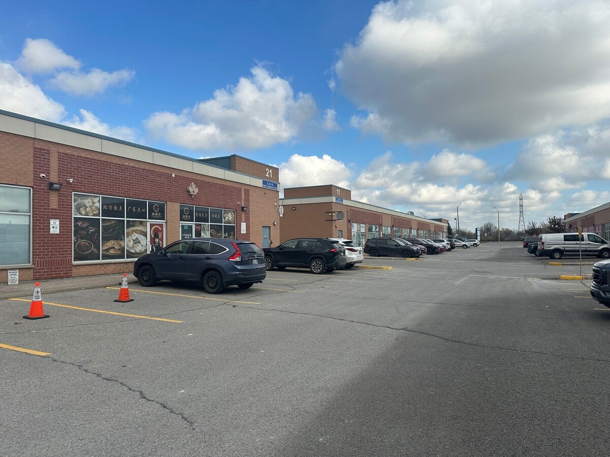 21 Fairburn Dr, Markham, ON L6G 0A5 - Unité 28/29 - - Photo intérieure - Image 2 of 23