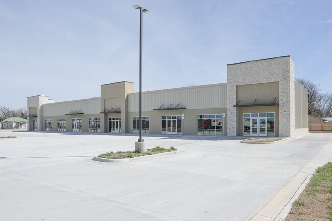 More details for 900 Meriweather St, Okmulgee, OK - Office for Lease